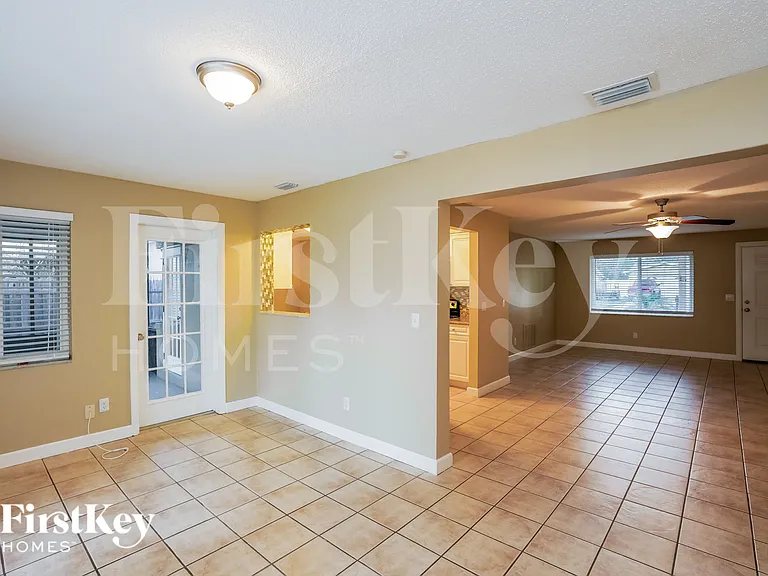 2310 Nellie St — Photo 5