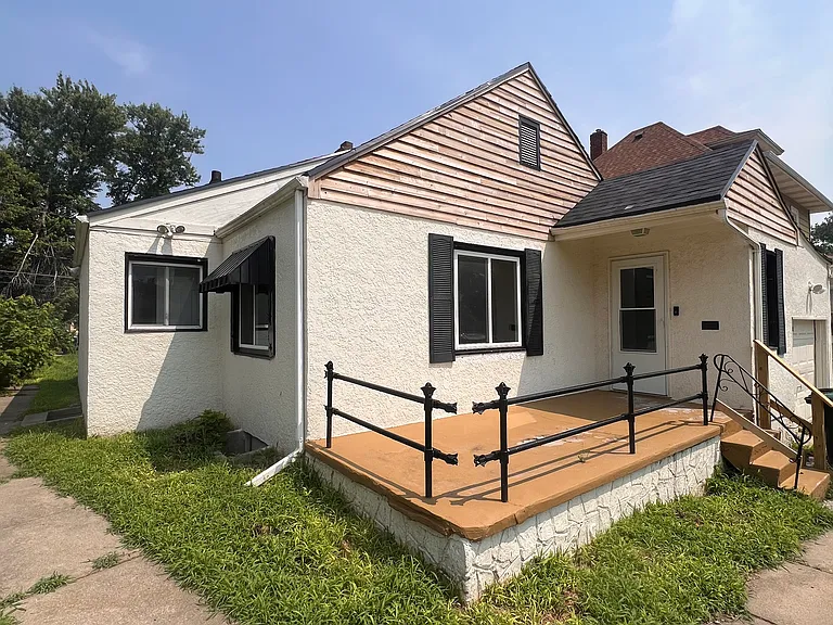 3178 Fowler Ave — Photo 2