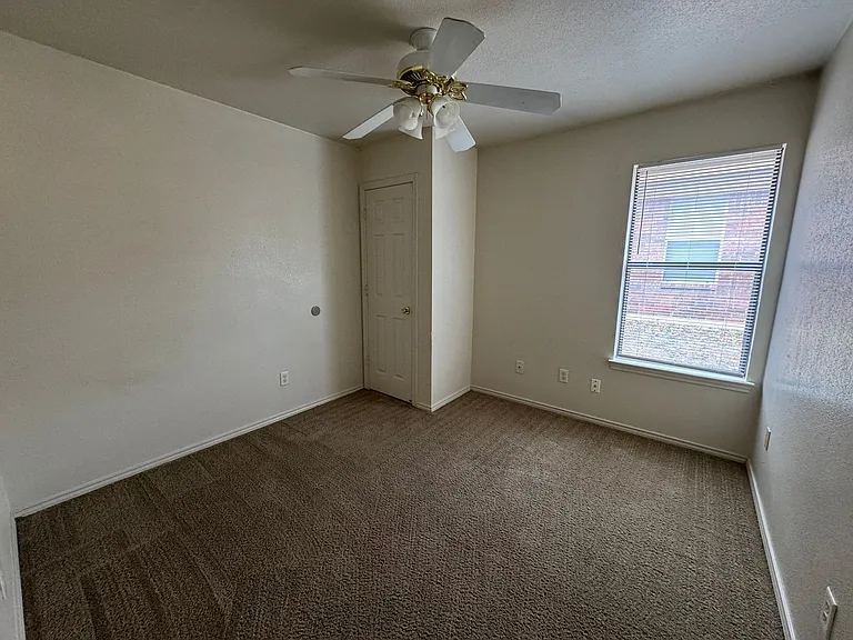 5005 John David Dr — Photo 9