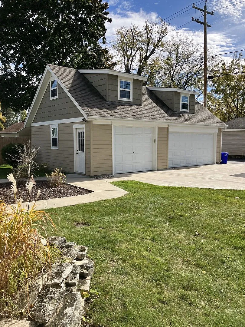 Upper Duplex In Pewaukee! — Photo 3