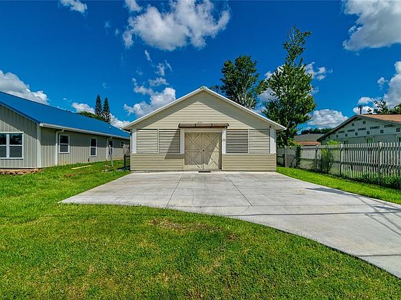 3rd image of 3115 Villa Dr