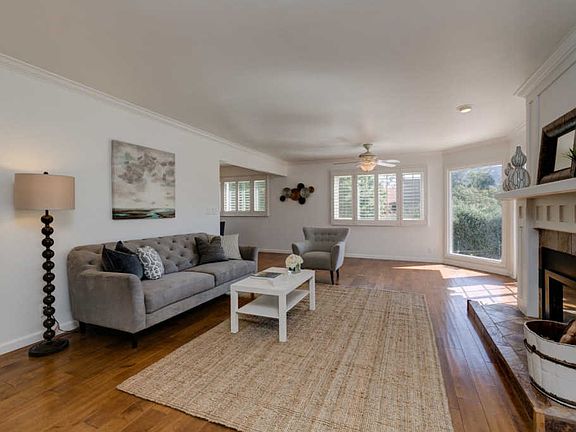 3rd image of 513 Oak Creek Ln