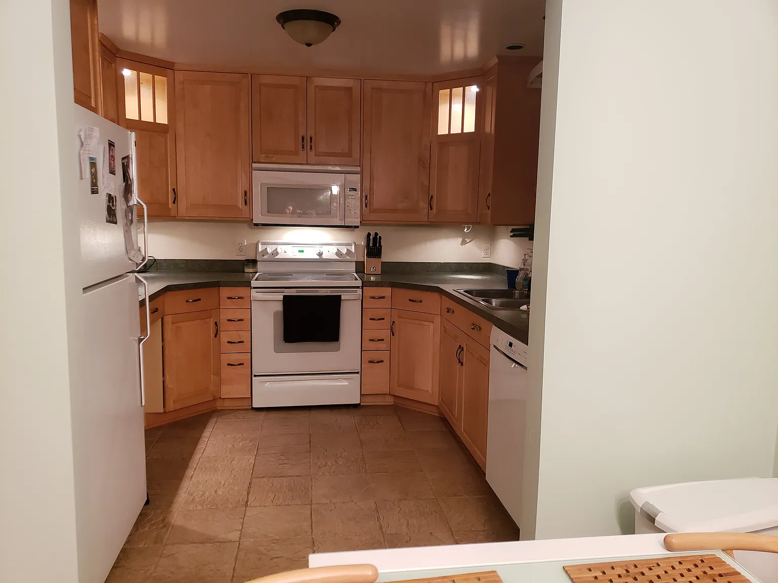 4 bed, 2.5 bath, 2096 sqft, $2,675 — Photo 3