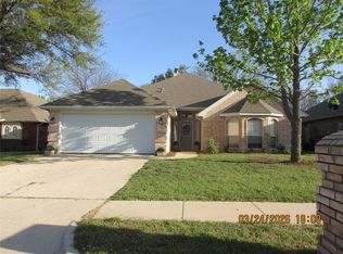 1121 Springwood Dr, Saginaw, TX 76179