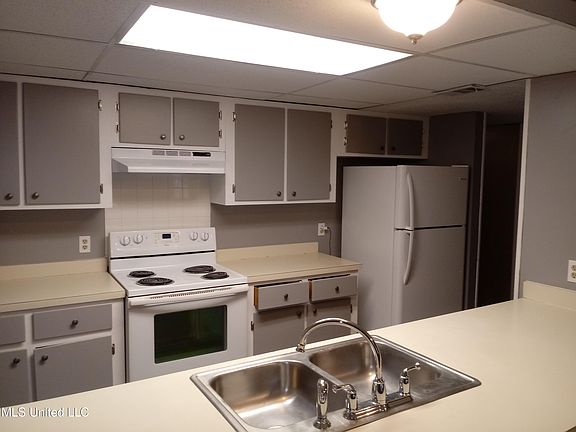 5th image of 15251 Parkwood Dr N