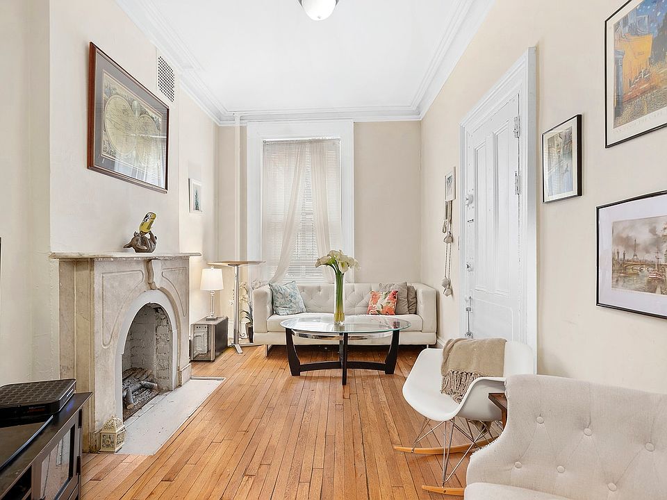 1st image of 12 Bank St APT 1