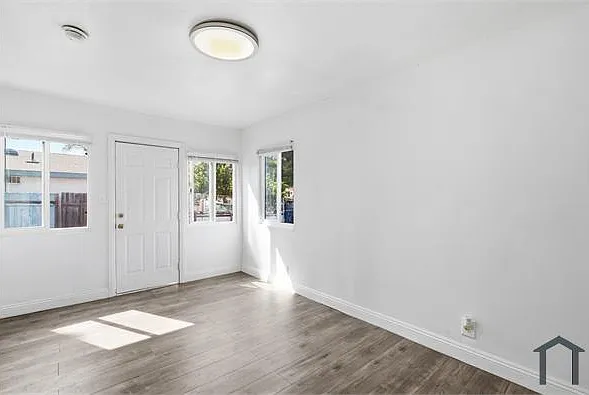 Studio, $1,500 — Photo 1
