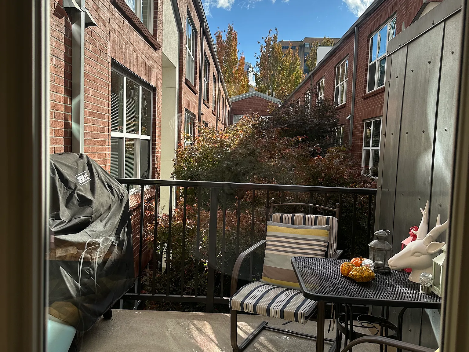 2 bed, 1.5 bath, 1578 sqft, $3,950 — Photo 3