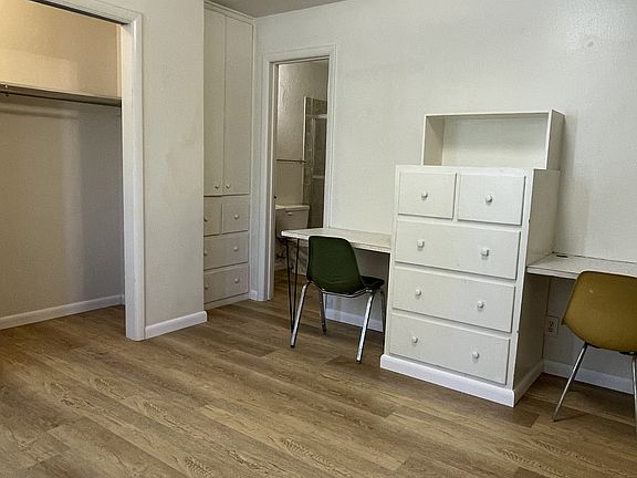 5th image of 316 E College St #4