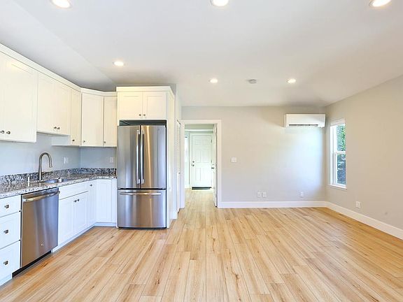 5th image of 246 Mattson Ave #246A