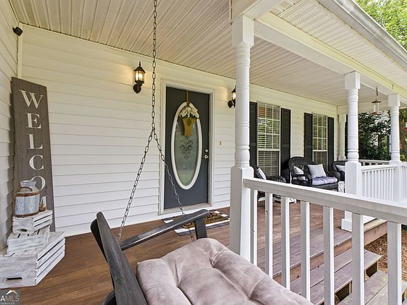 3rd image of 305 Annie Ln