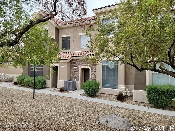 316 Fountain Crossing Ln — Photo 1