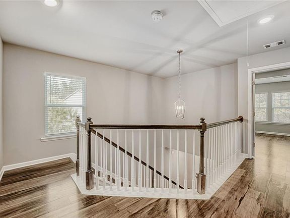4th image of 626 Royal Crest Ct
