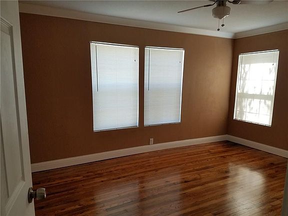 5th image of 2015 Oakwood St