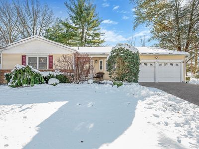 2 Greenpine Court, Dix Hills, NY, 11746