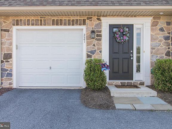 2nd image of 221 Kennedy Dr