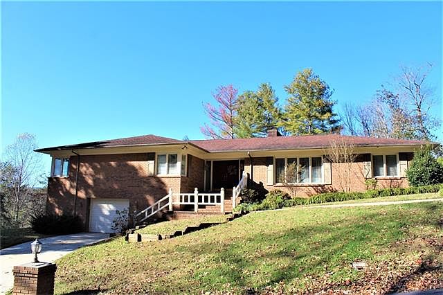 1st image of 2930 Rockwood Dr