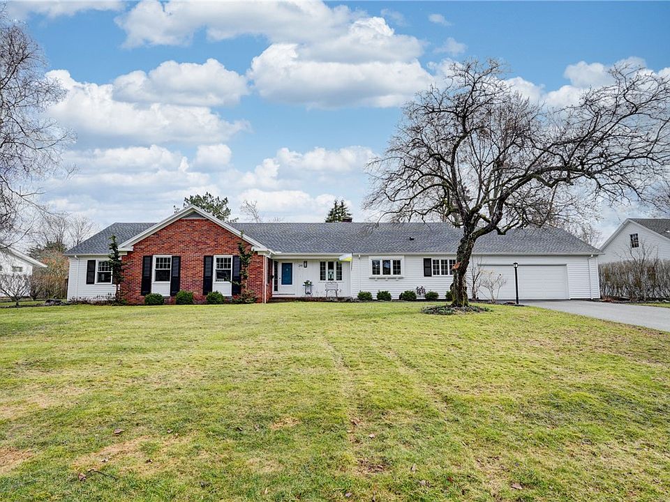 1st image of 219 Danbury Cir S