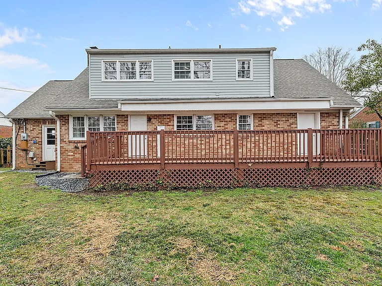 2209 Villa Dr — Photo 2