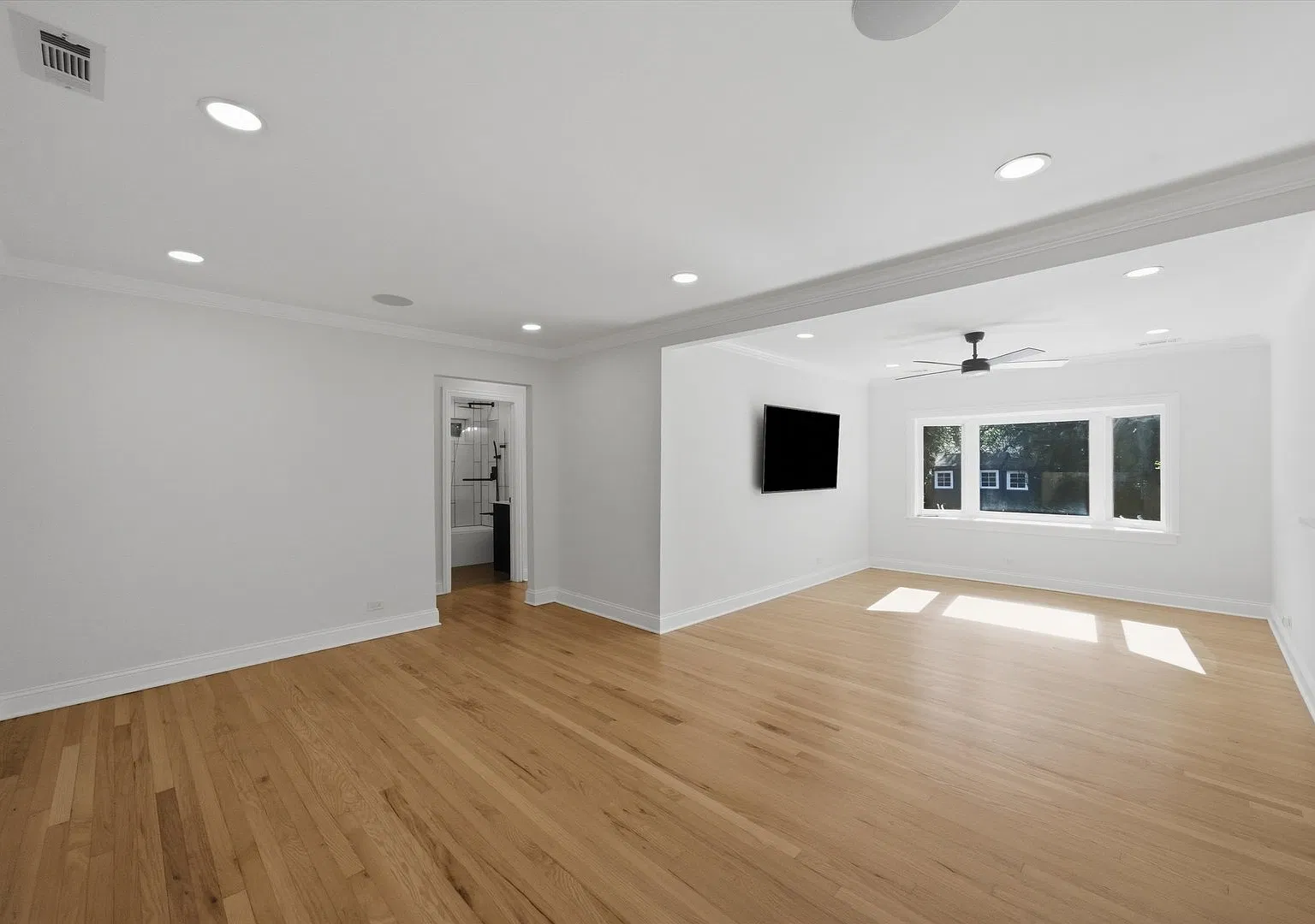 2 bed, 1187 sqft, $3,950 — Photo 3