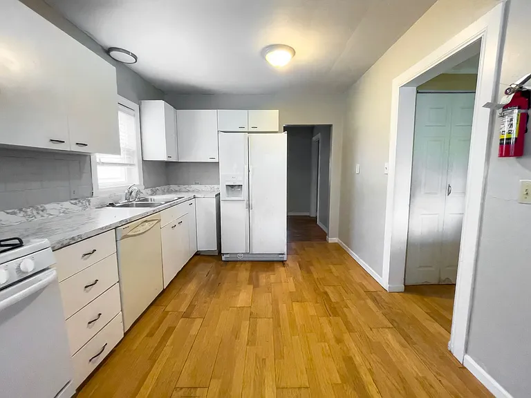 1408 N Mann Ave — Photo 7