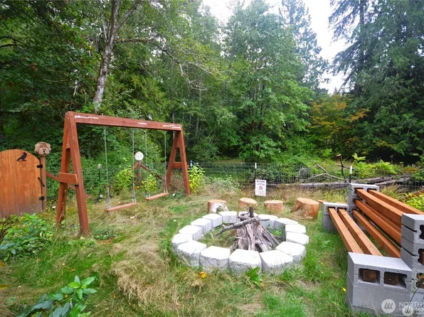 311 E Sherwood Creek Road, Allyn, WA 98524