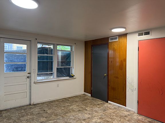 3rd image of 550 Bolton Ave #B