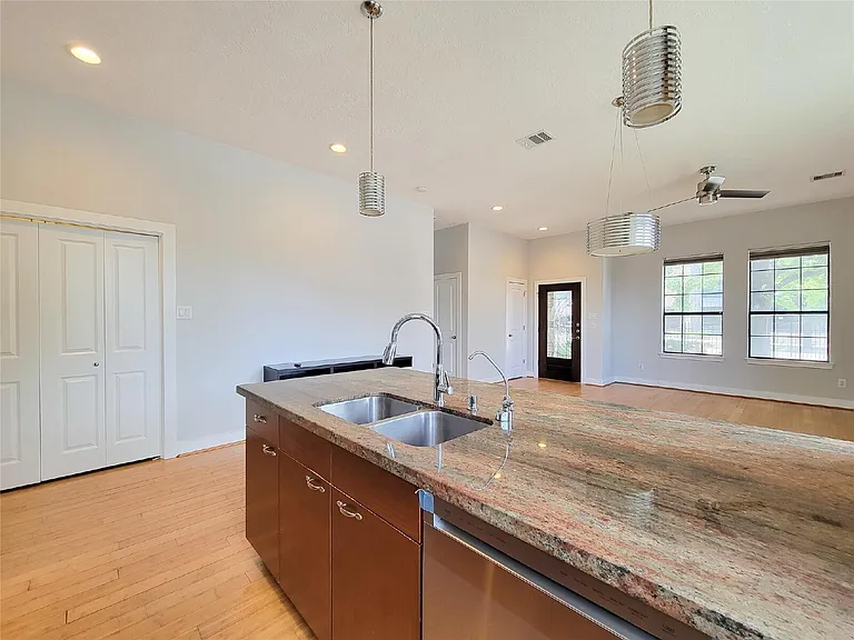 1414 Emancipation Ave — Photo 12