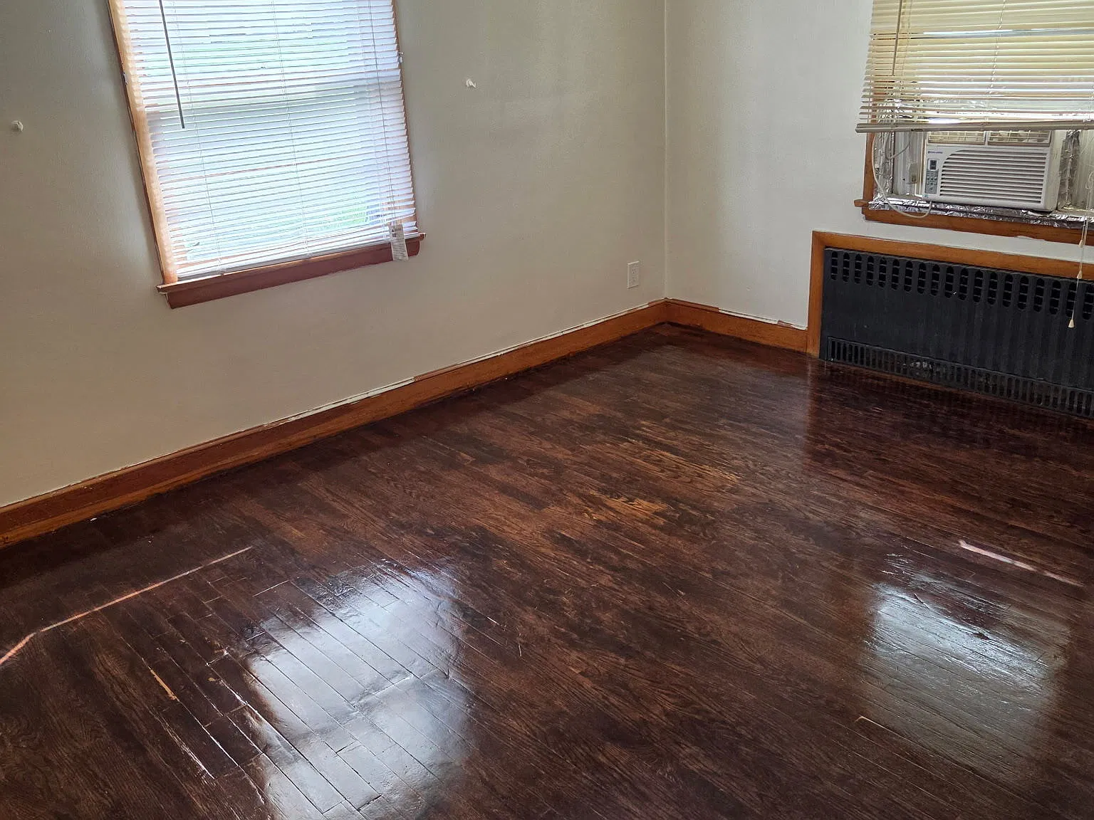 3 bed, 1.5 bath, 3156 sqft, $2,300 — Photo 3