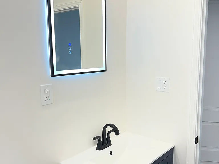 Full Bathroom #2: Vanity, Mirror