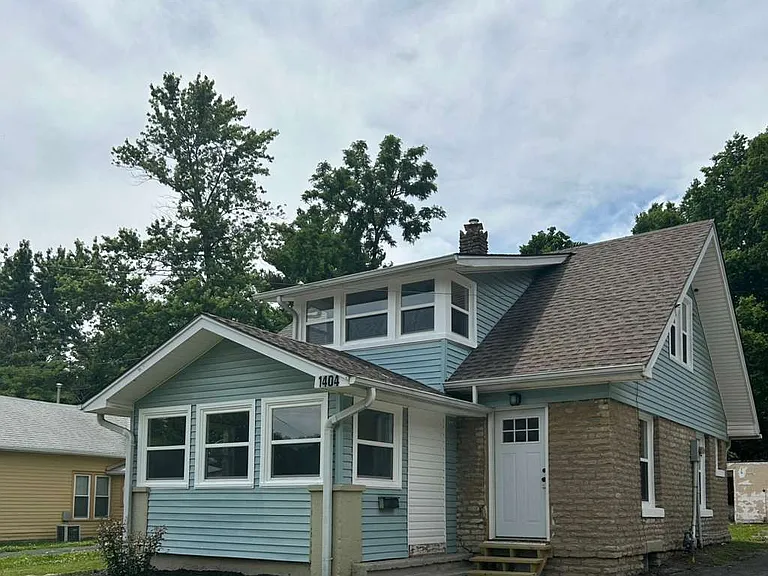 1404 S Osage St — Photo 1