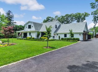 99 Beach Rd, Westhampton Beach, NY 11978