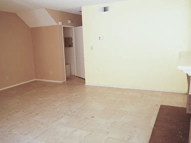 10305 Parkdale Ave — Photo 8