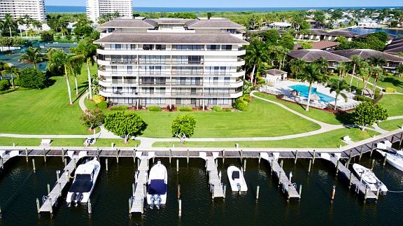 3rd image of 591 Seaview Ct APT 612