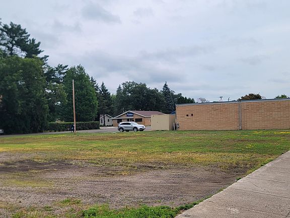 3rd image of 608 Main St W