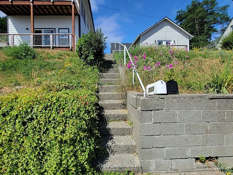 1117 Marguerite Ave — Photo 5