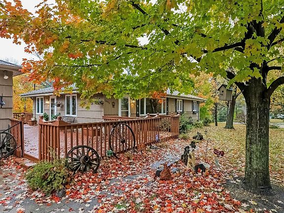 3rd image of 14916 Sharon Ln