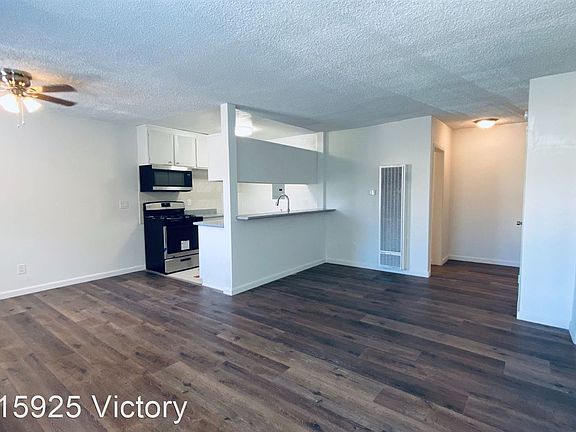 5th image of 15925 Victory Blvd #215
