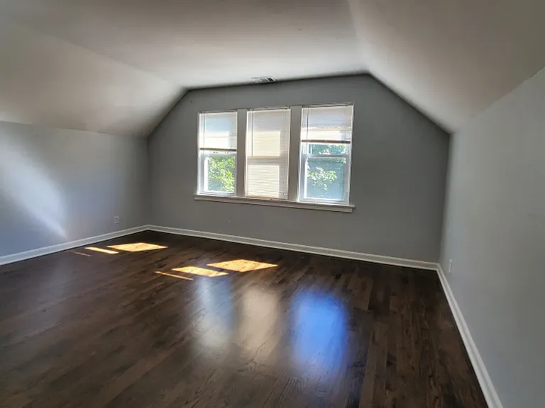 3414 N Seeley Ave — Photo 2