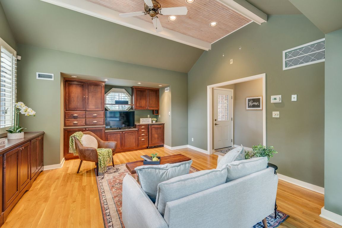 next background image