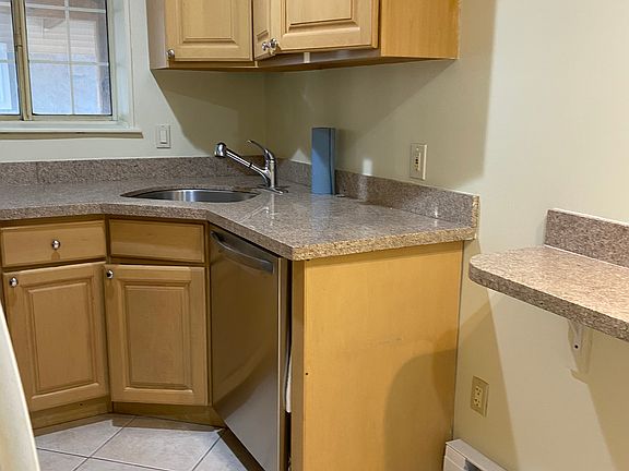3rd image of 512 Fox Run Ln #512