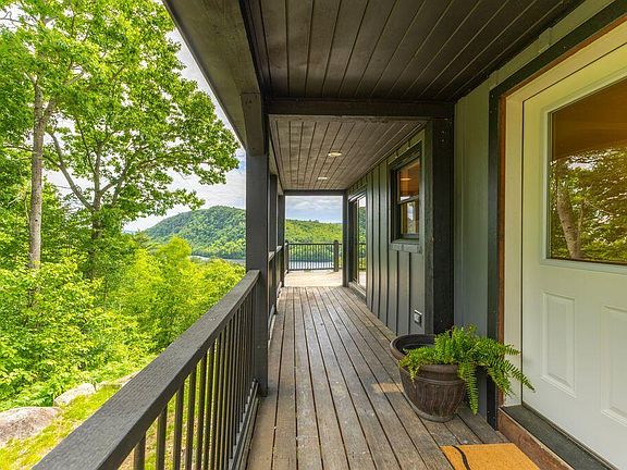 4th image of 142 West Summit Road