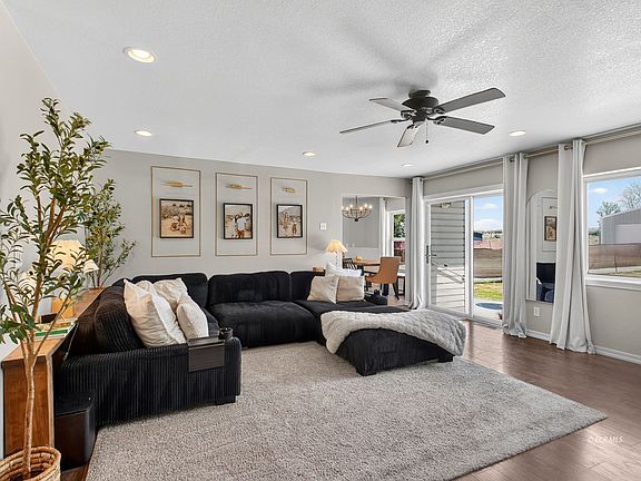 4th image of 140 Birchwood Dr