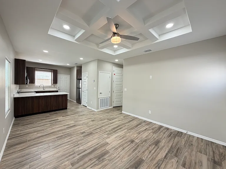3901 Walnut Ave #4 — Photo 1