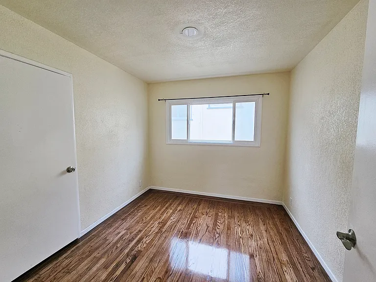 320 Skyline Dr — Photo 8