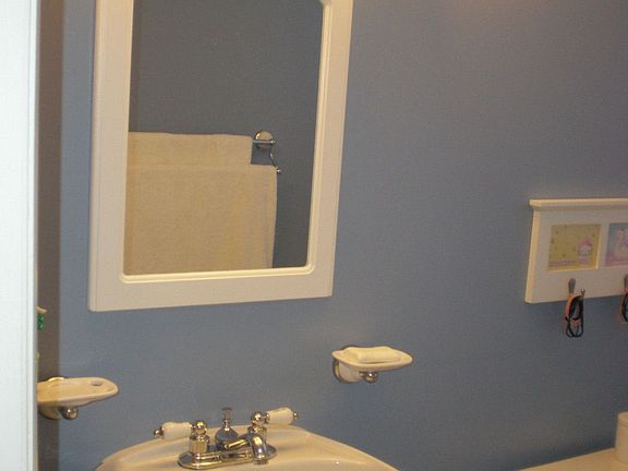 5th image of 1230 NE 139th St APT 406
