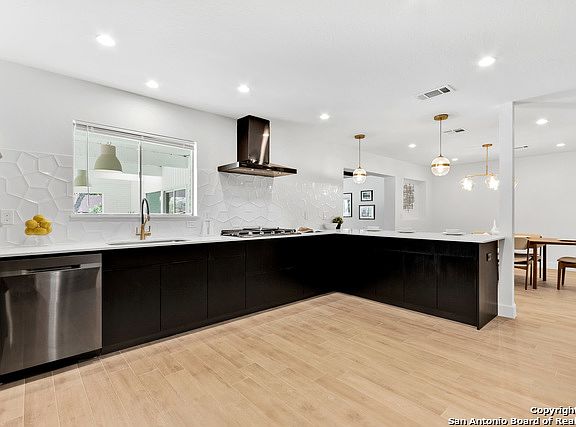 4th image of 209 Dandelion Ln