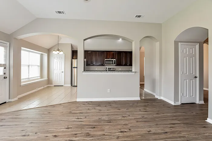 610 Fox Glen Dr — Photo 4