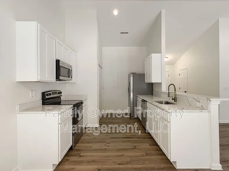 5208 Copley Cir — Photo 15