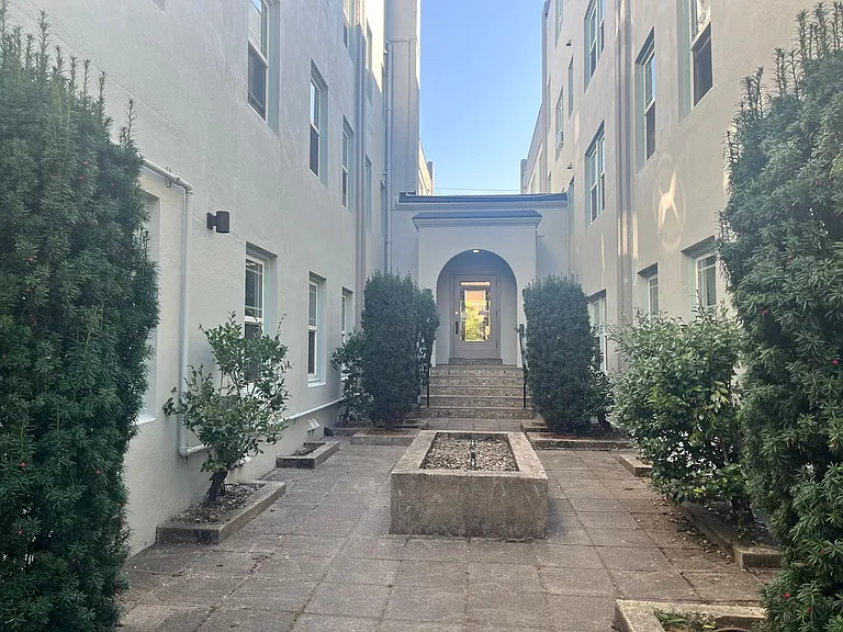 Castle Manor by Star Metro — Photo 24